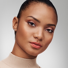 photo of woman with sunkissed makeup